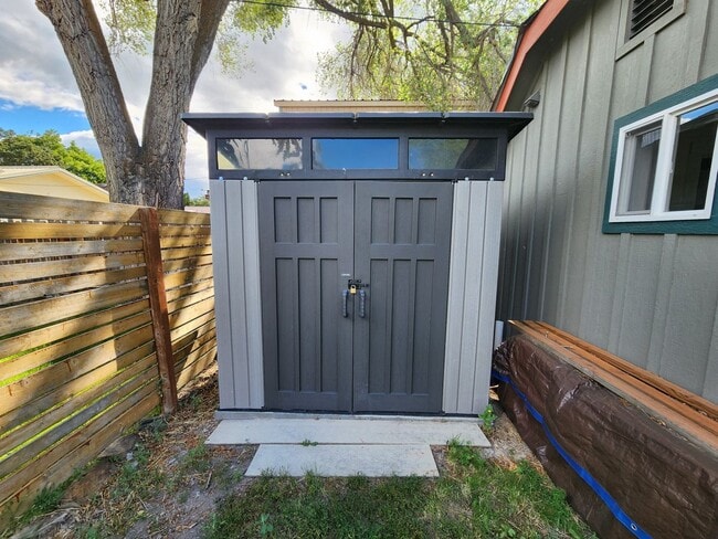 Building Photo - Charming home in Polson