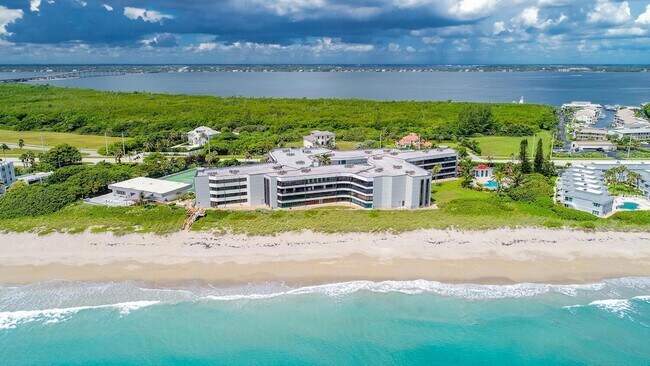 Foto del edificio - 1357 NE Ocean Blvd