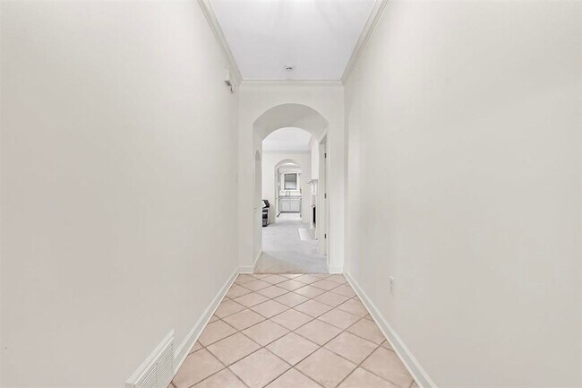 Building Photo - 7520 Crystal Lake Dr