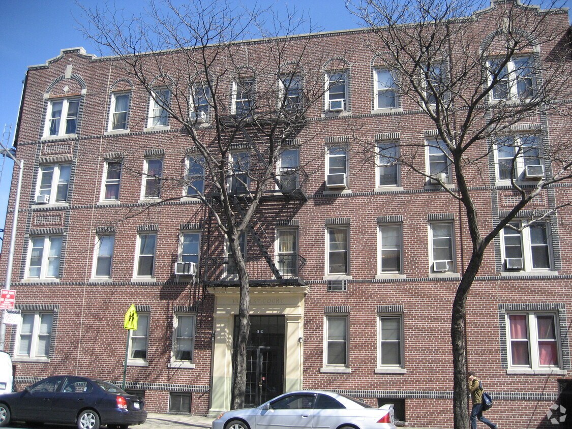 Primary Photo - Van Alst Court