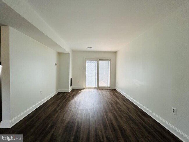 Foto del edificio - 5617 Reardon Ln