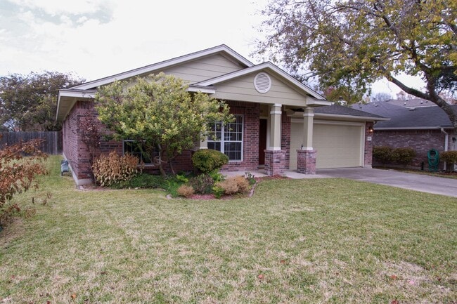 Building Photo - Immaculate 3 Bedroom, 2 Bath Home on Corne...