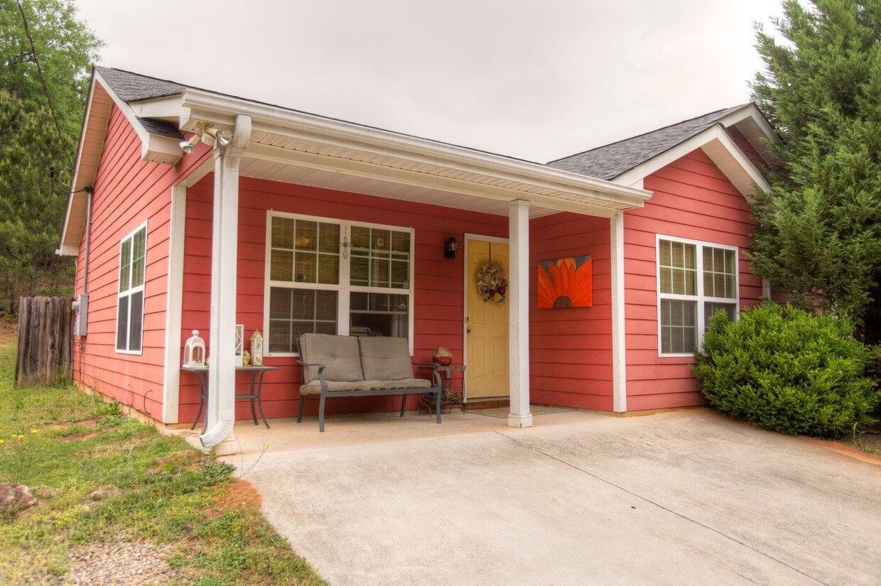 3 BR, 2 BA House - 3 BR, 2 BA House
