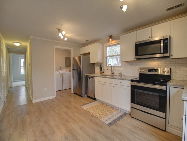 Foto del edificio - 3 bedroom ranch home with fenced yard!