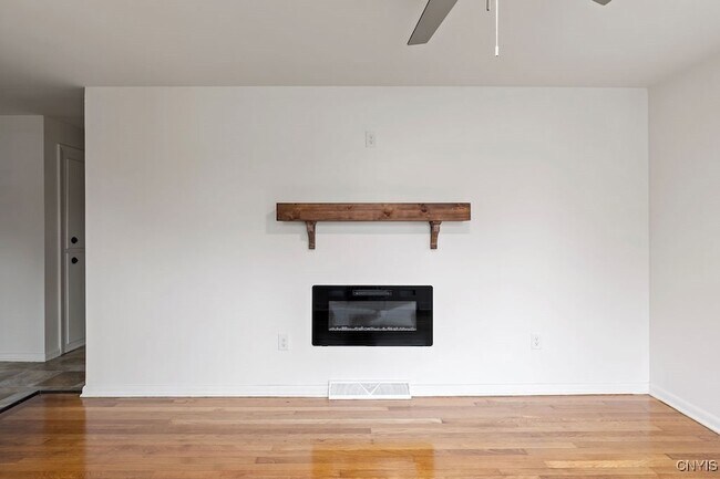 Foto del edificio - 27 Mcpherson St