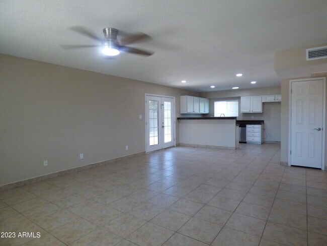Building Photo - 4920 S Taylor Dr