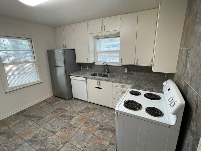Building Photo - 2803 36th St
