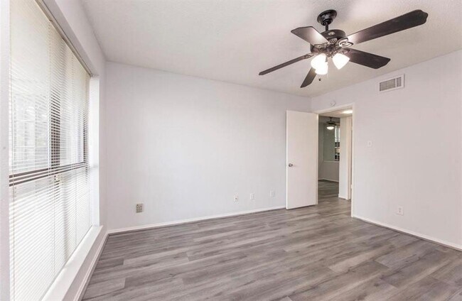 Foto del edificio - 10047 Westpark Dr