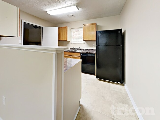 Foto del edificio - 3326 Newbury Rd