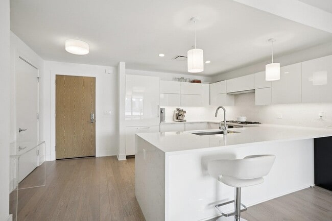 Building Photo - 9 Ave at Port Imperial