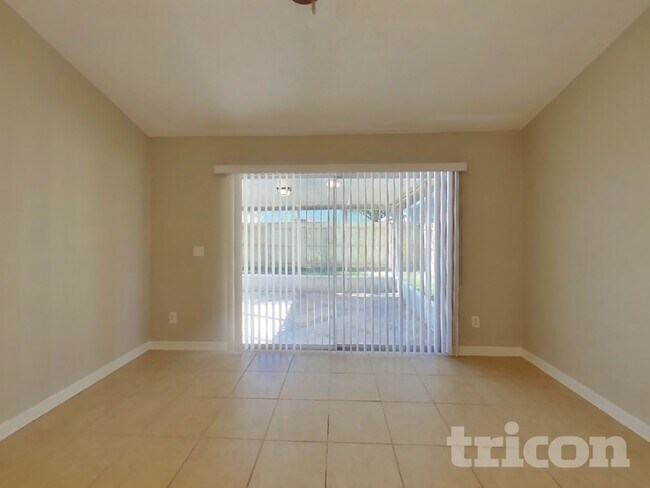 Foto del edificio - 1627 Chatham Cir