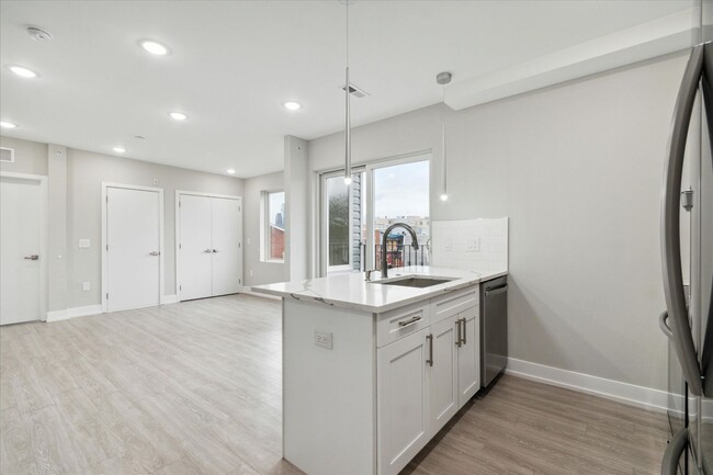 Building Photo - 649 N 35th