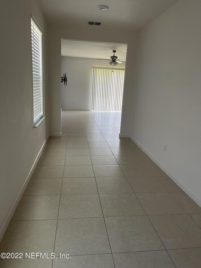 Building Photo - 8709 Lake George Cir E