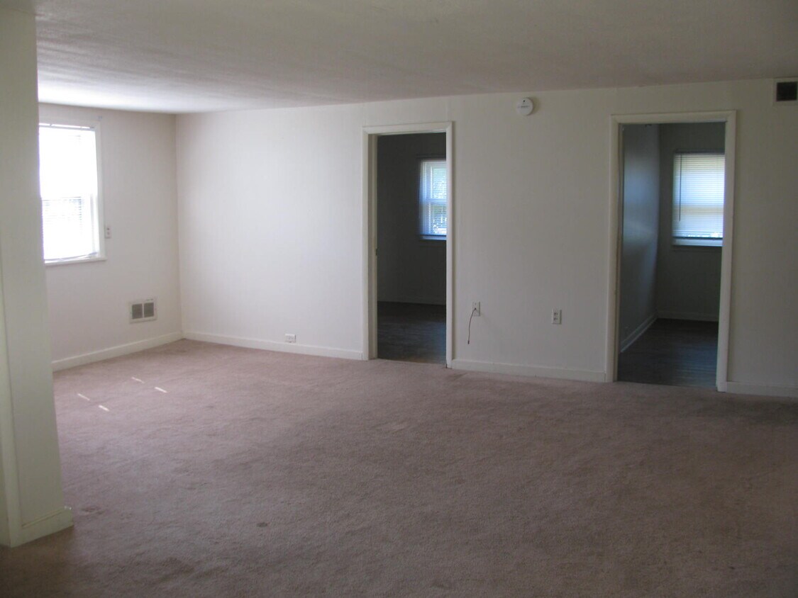 Primary Photo - 801 W Maple St