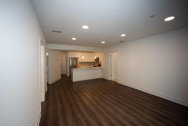 Building Photo - 1212 Vine Ave