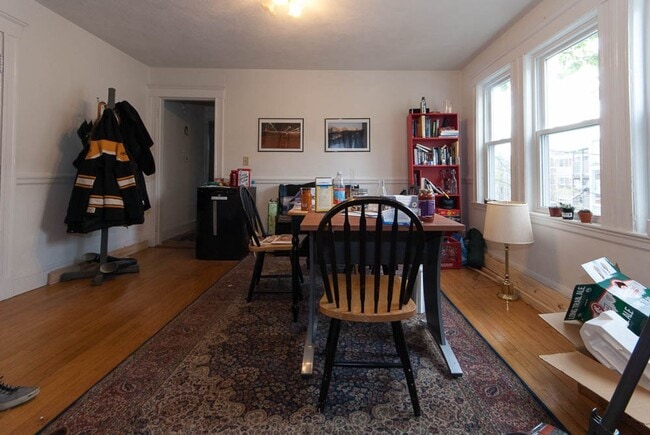 NO FEE!! GREAT DEAL!!!! 2 BED ALONG THE B-LINE AVAILABLE JUNE 1ST! - NO FEE!!  GREAT DEAL!!!!  2 BED ALONG THE B-LINE AVAILABLE JUNE 1ST! House