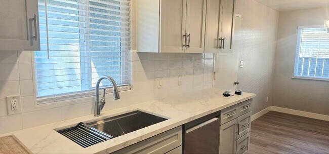 Foto del edificio - Stylish, Spacious & Super Inviting!