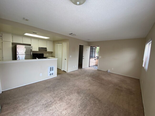 Building Photo - 2 BR 2 BA 1 Story Condo w/Balcony W/D Gate...