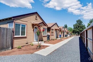 Building Photo - 933 Hackberry Ave