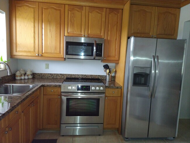 Foto del edificio - 8450 Sunrise Lakes Blvd