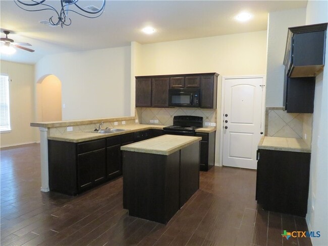 Building Photo - 554 Creekside Cir