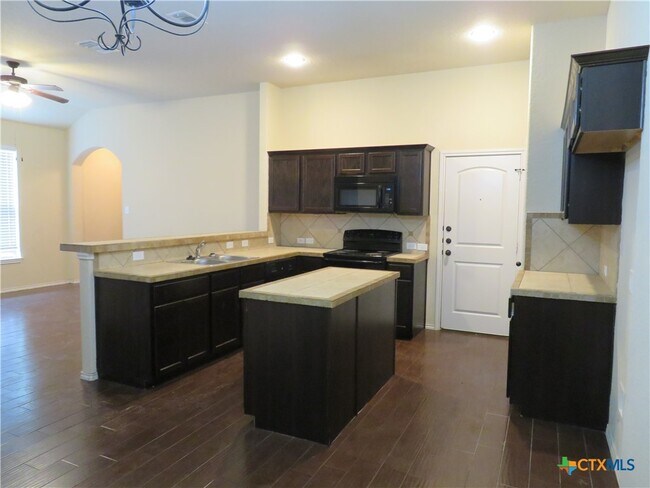 Foto del edificio - 554 Creekside Cir
