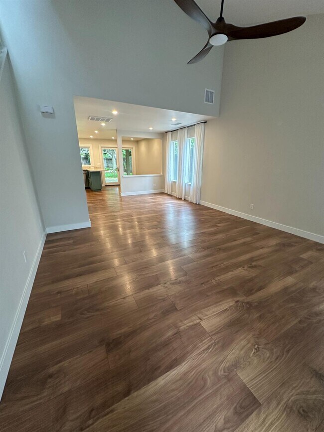 Foto del edificio - 813 E Mockingbird Ln