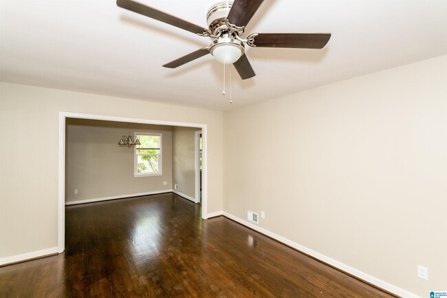 Building Photo - 557 Zinnia Ln