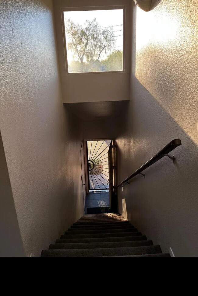 Foto del edificio - 1411 E Orangewood Ave