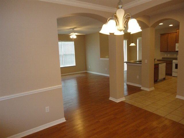 Building Photo - 30652 Palmerston Pl