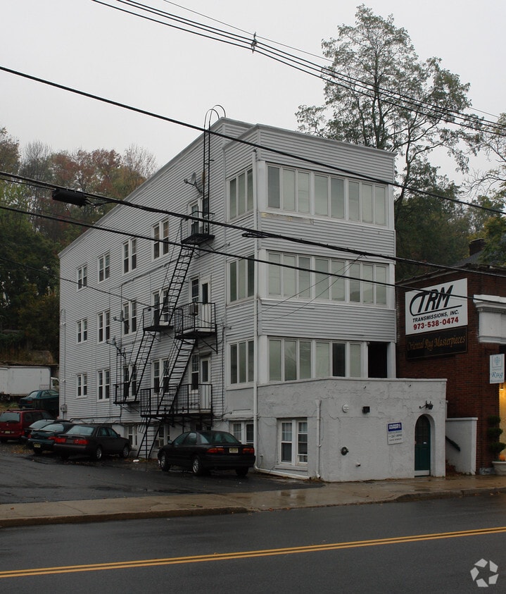 Building Photo - 5-7 Mount Kemble Ave