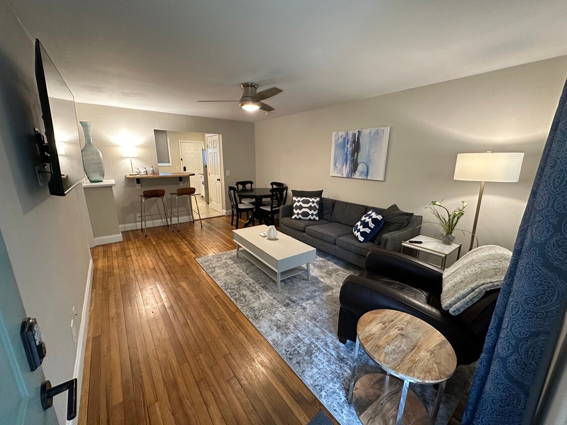 Family room with dining - 603 Maplewood Ave