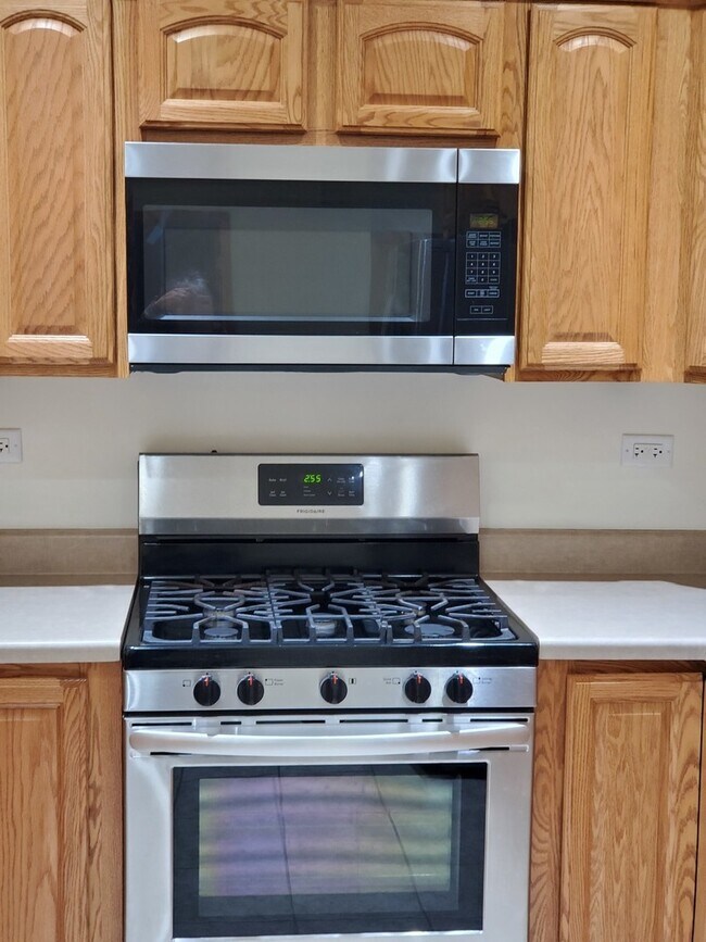 Foto del edificio - 332 Cassidy Ct