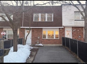 Building Photo - 72 Greenway Terrace