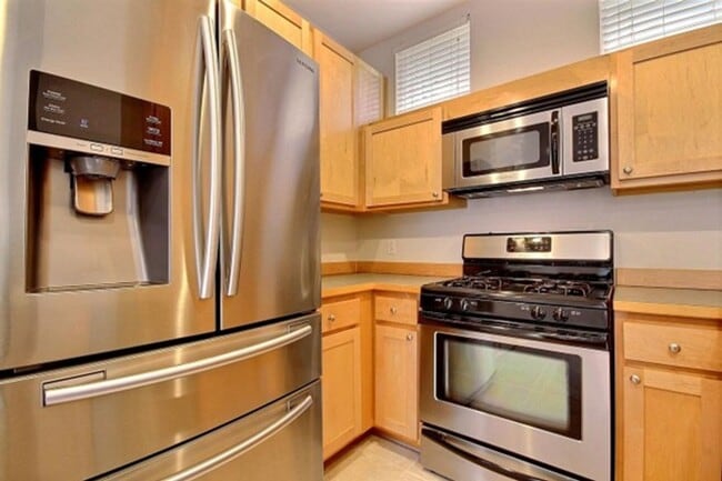 Building Photo - Home in Top-Rated Lake Washington School District