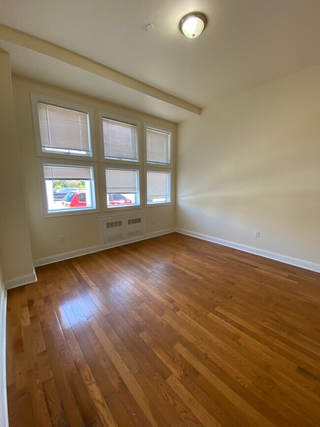 Building Photo - 399 Avenue C