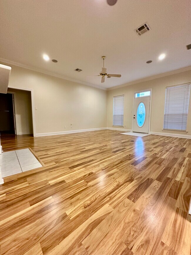 Foto del edificio - 100 Ashford Ln