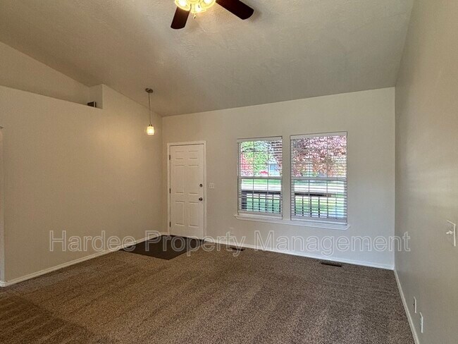 Foto del edificio - 2411 W Baystone Dr