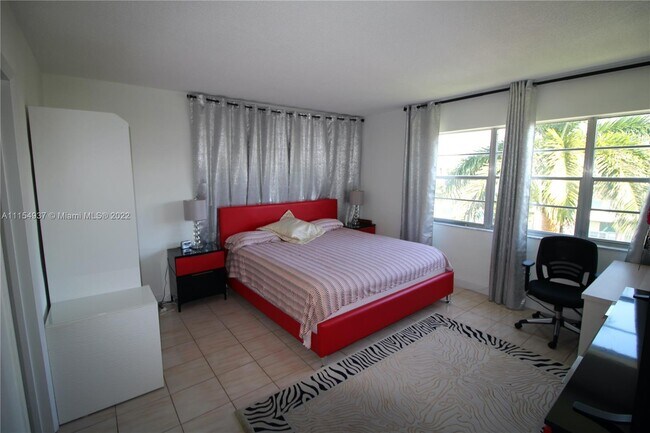 Foto del edificio - 1333 E Hallandale Beach Blvd