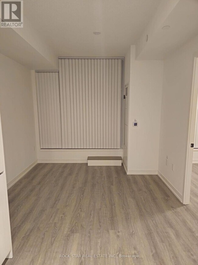 Photo du bâtiment - 8 Interchange Wy