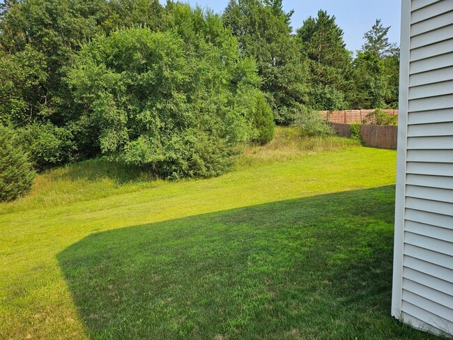 Building Photo - 5 bed 3 bath house for rent