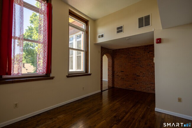 Foto del edificio - 58 Woodley Ct