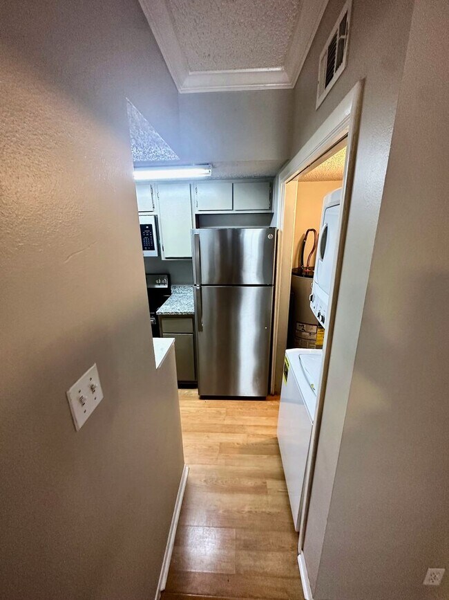 Foto del edificio - ***West Campus Apartment for Rent * Pet Friendly * Walk to UT Campus * On Bus Route * Spacious * ...