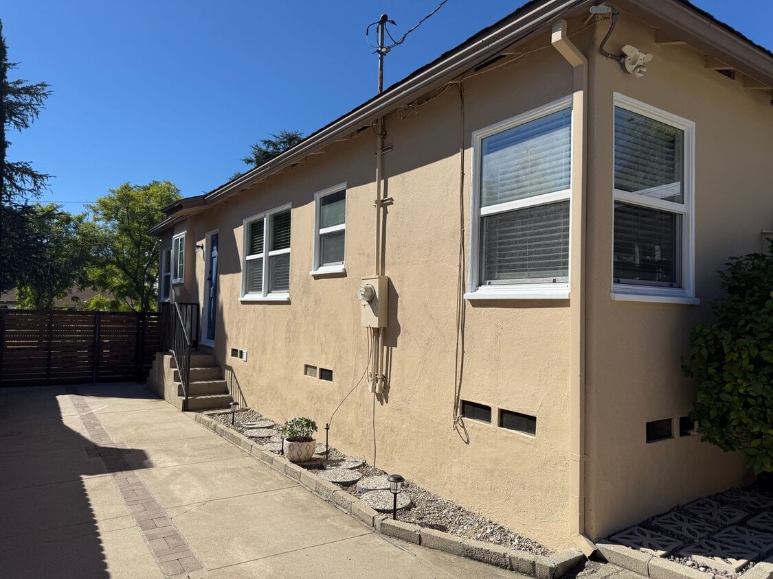 Primary Photo - Amazing 3 Bedroom Montrose Home!