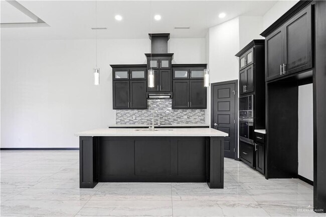 Building Photo - 12 Wisteria Ave