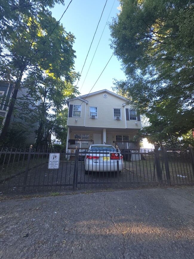 Building Photo - 59 12th Ave