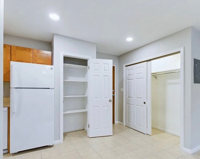 Foto del edificio - 445 Pleasant St