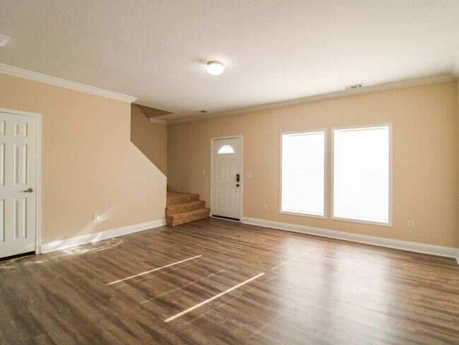 Foto del edificio - 124 Meadows Ln