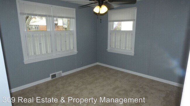 Building Photo - 4 br, 3 bath House - 322 W. Hollyridge Circle