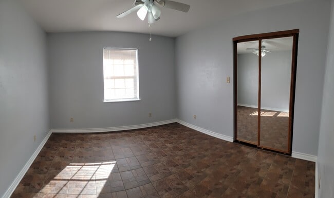 Building Photo - 101 Bluebonnet Ln